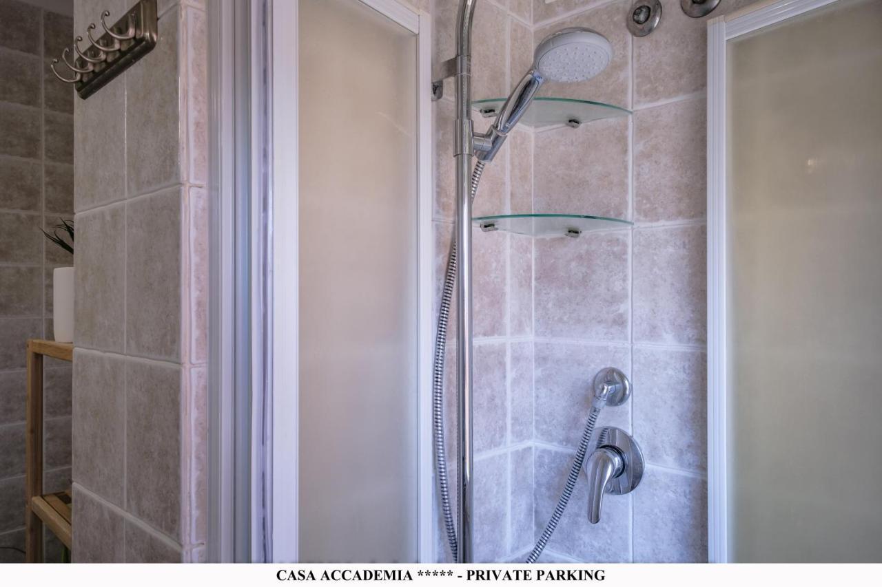 Ferienwohnung Elegante Casa Accademia ***** - Private Parking Livorno Exterior foto
