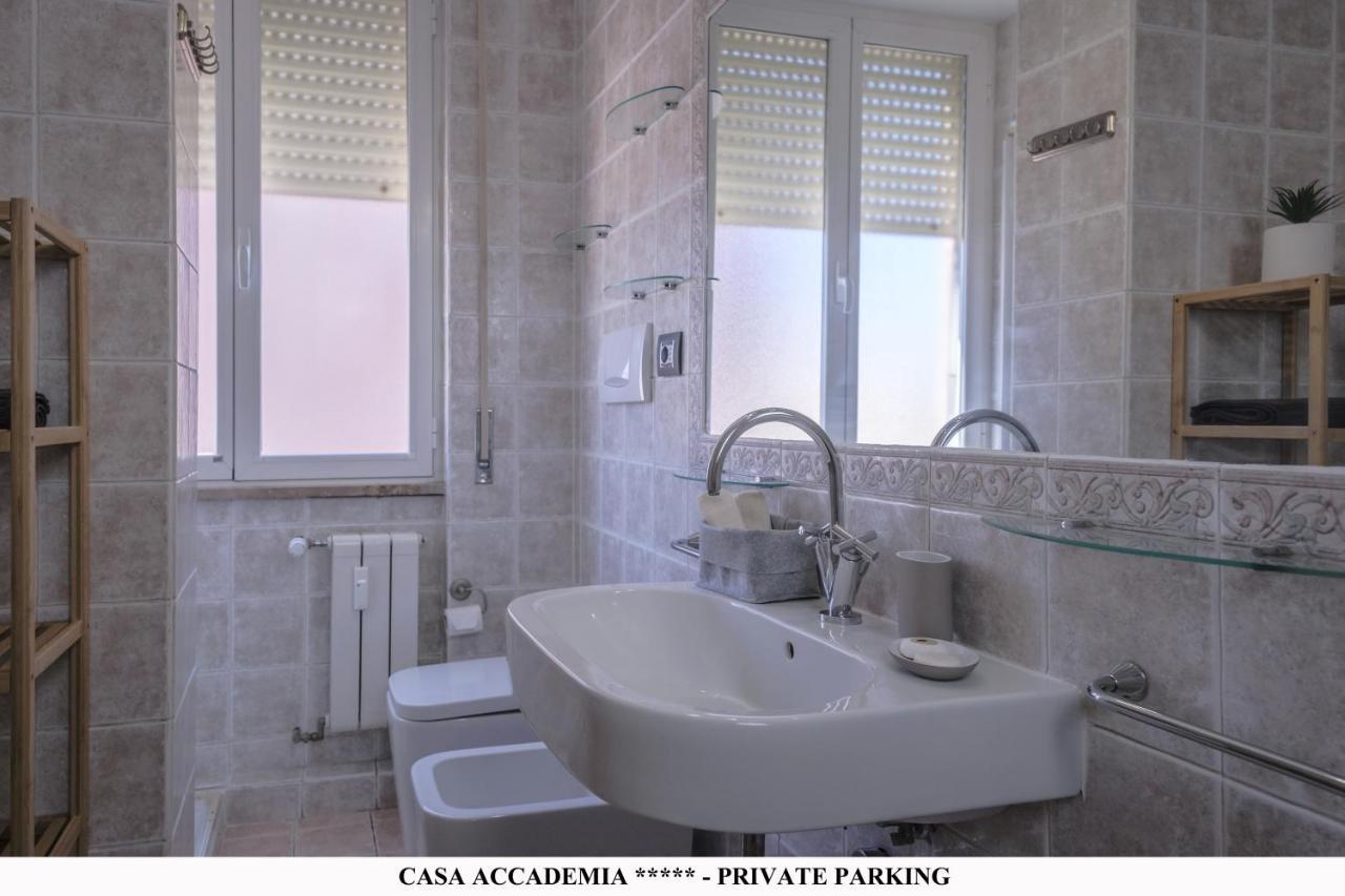 Ferienwohnung Elegante Casa Accademia ***** - Private Parking Livorno Exterior foto